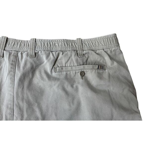 Eddie Bauer Shorts Men's 46 Pleated Front Khaki Chinos Tan Preppy Dad Core - Picture 3 of 7